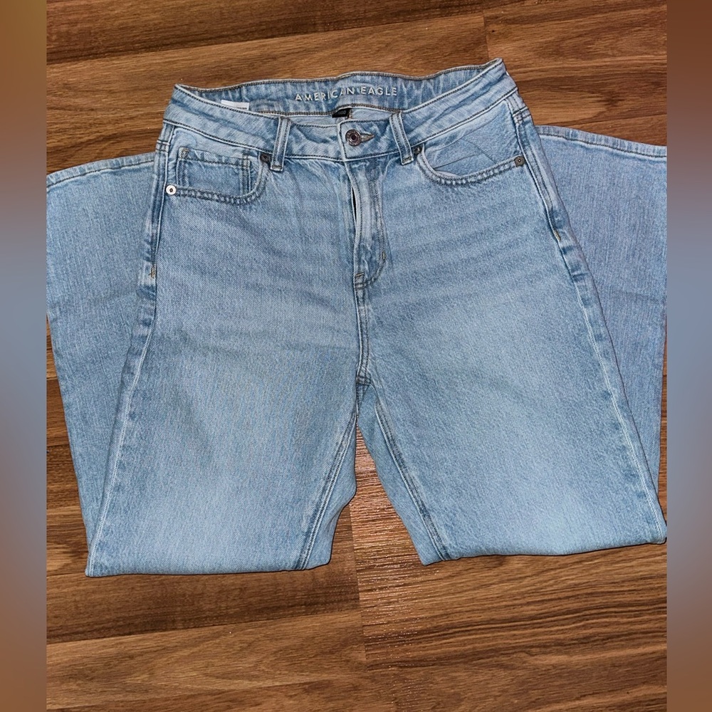 American Eagle Mom Jeans Light Blue Size 4 Short